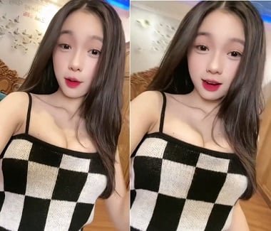 Đụ em xinh gái mặc áo caro trong nhà vệ sinh