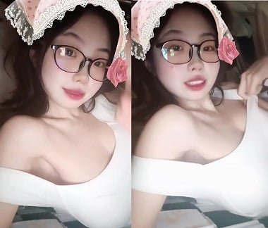 Em bé dễ thương lại còn thích quan hệ tình dục