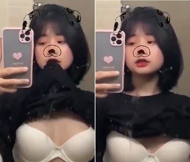 Sinh viên show hàng cặp vếu bé tí xinh xắn